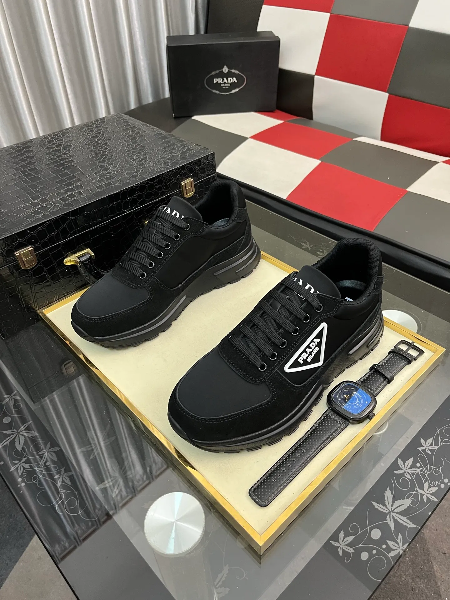 Men's shoes 💰420⌚️⌚️Prada•PRADA original quality.~ Unique modern style sneakers. 🏃A must-have casual shoe for trendy men😍😍 Original brand imported from Italy, imported original leather, sheep lining (refuses to discolor and grind feet) Sole: Original sole provided by the original factory, French lazy style design ⚠️Fit to the feet, original quality, super comfortable original sole. It’s like shooting the real thing🎬The real thing is better, high-quality sneakers Size: 38-444️⃣Colors available